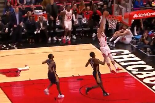  拉文扣篮大赛级表演公牛客场击败奇才提气  